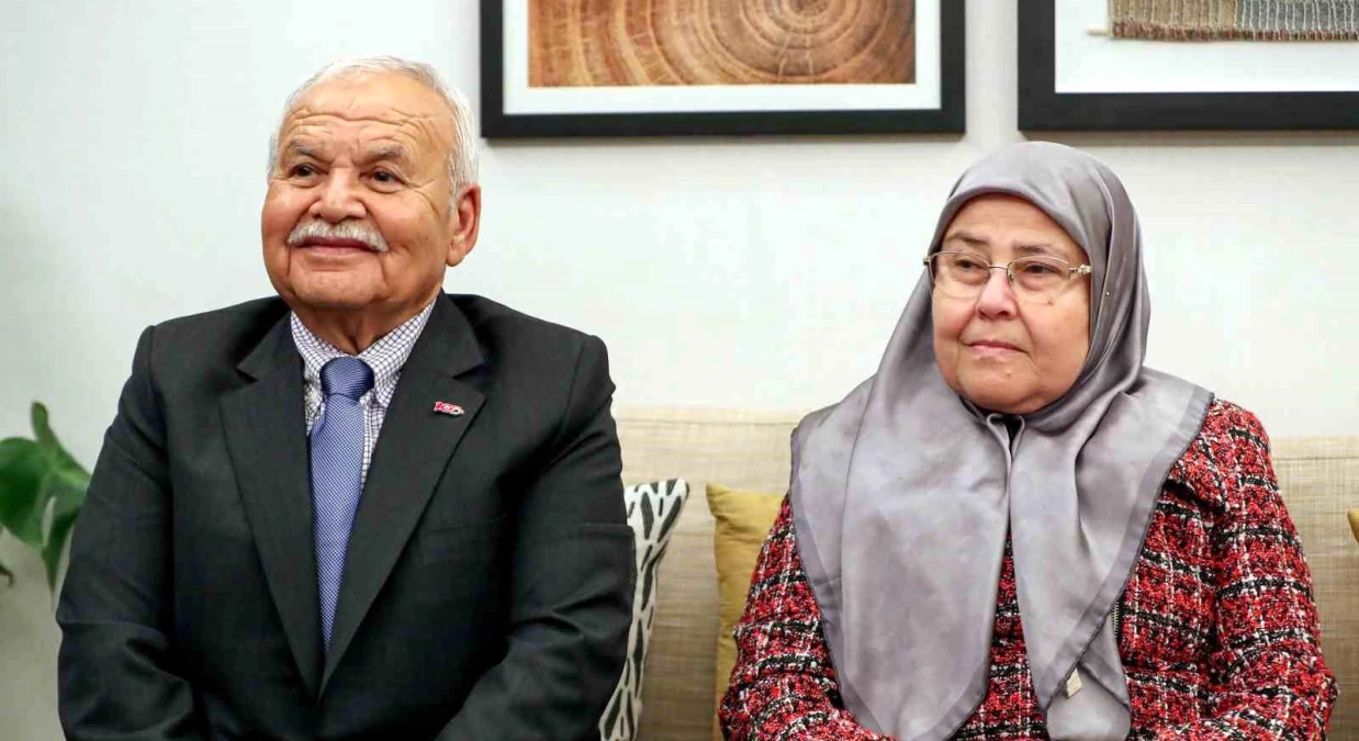 Sanayi ve Teknoloji Bakanı Mehmet Fatih Kacır, Türkiye\'nin ilk uzay yolcusu Alper Gezeravcı\'nın ailesiyle bir araya geldi