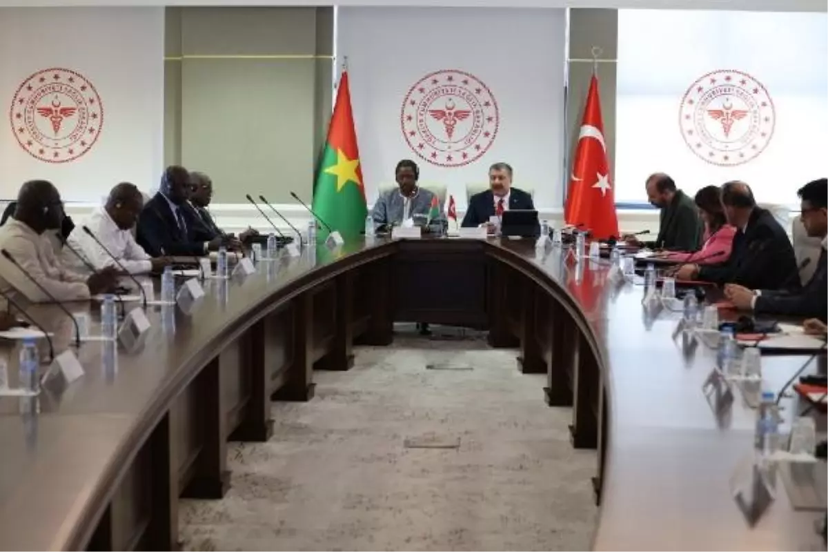 Sağlık Bakanı Fahrettin Koca, Burkina Faso Bakanı Karamoko Jean-Marie Traore\'yi ağırladı