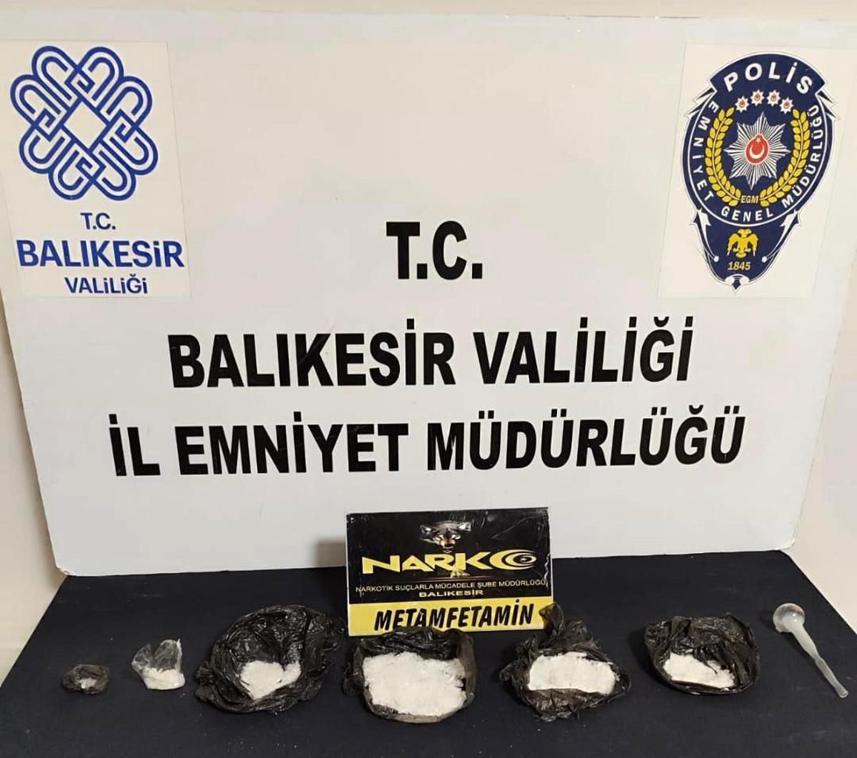 Balıkesir\'de 87 gram metamfetamin ele geçirildi, 3 kişi gözaltına alındı