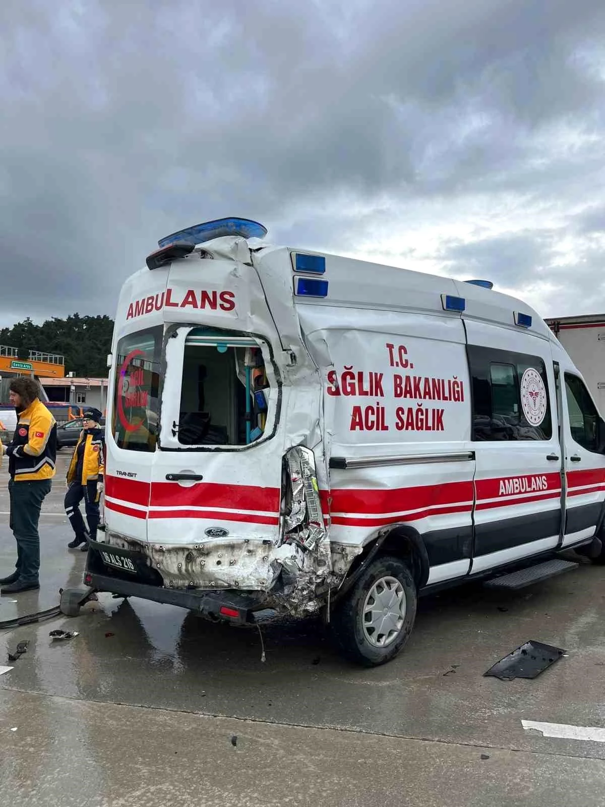 Bursa\'da Ambulansa Tır Çarptı