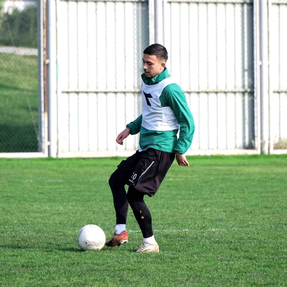 Bursasporlu futbolcular Karacabey Belediyespor maçı için hazırlanıyor