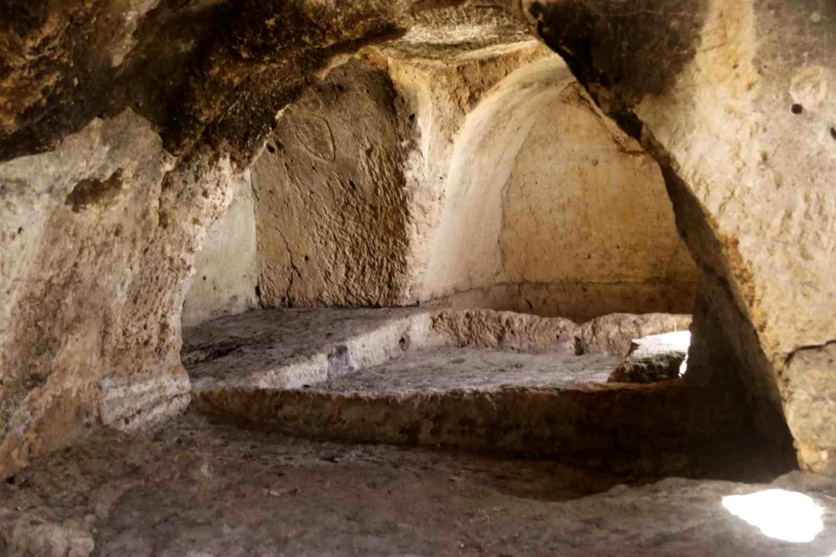 Diyarbakır\'da Medeniyetlerin Mezar Tercihleri ve Ritüelleri Tarihe Işık Tutuyor