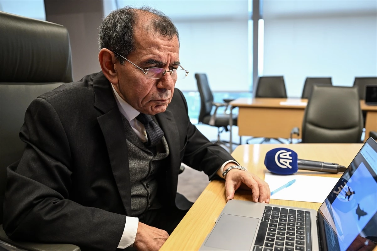 Galatasaray Başkanı Dursun Özbek, 2023\'e damga vuran olaylara ait fotoğraflara oy verdi