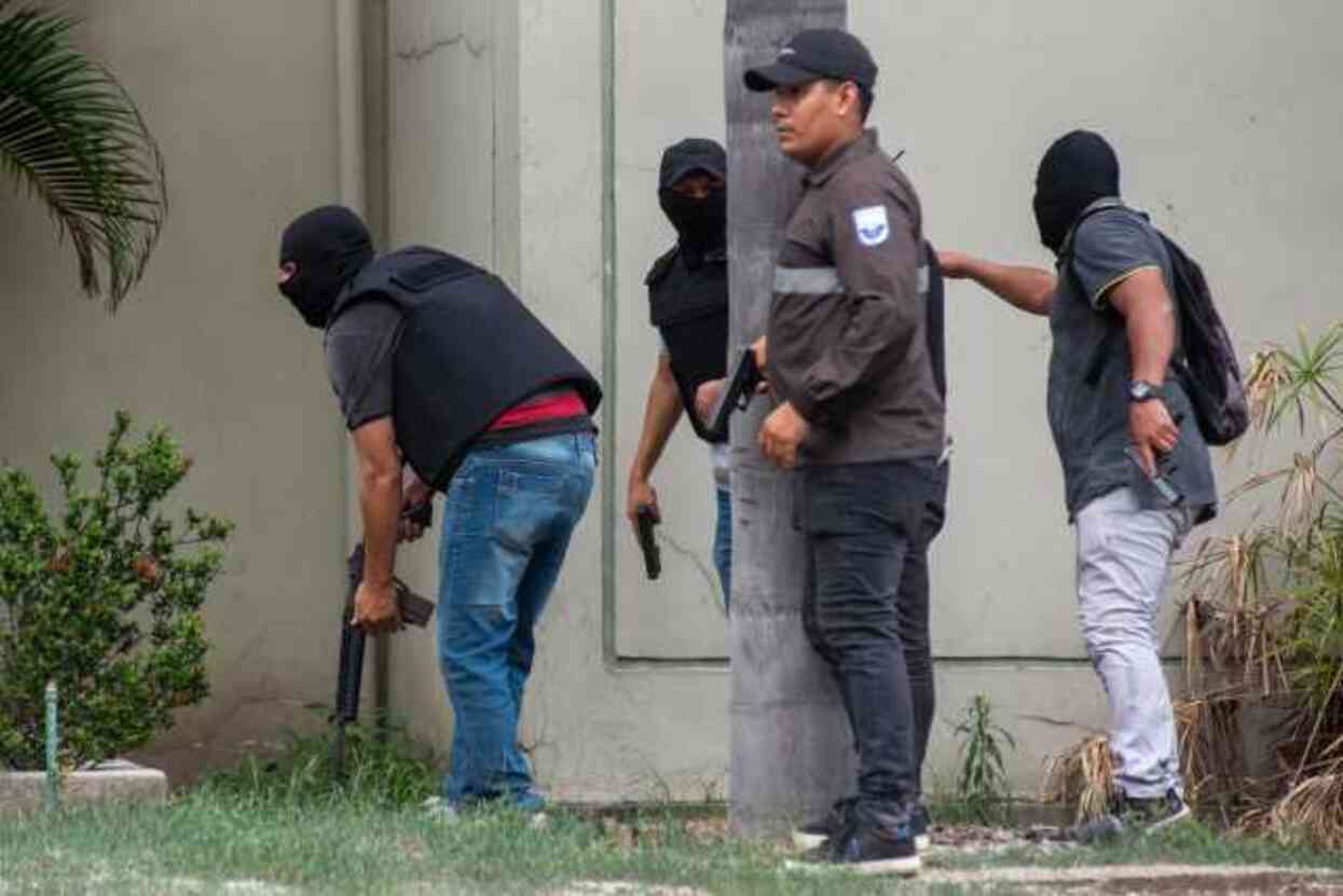 Ekvador'da çete operasyonlarında gözaltı sayısı 1753'e yükseldi Ekvador'da çete operasyonlarında gözaltı sayısı 1753'e yükseldi