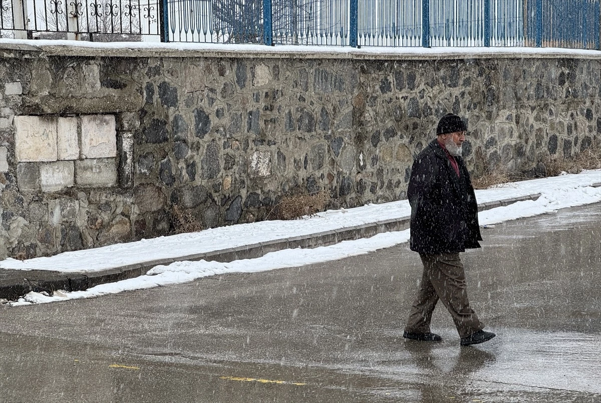 Erzurum\'da Kar Yağışı Başladı