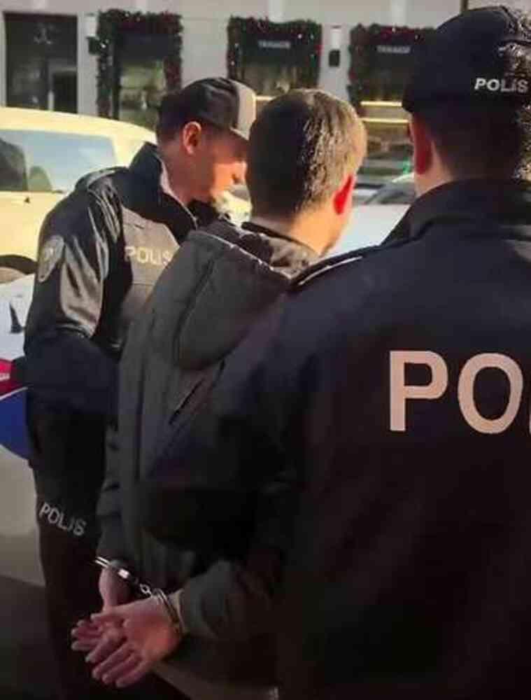 Filistin'e destek mitinginde 'Kelime-i Tevhid' bayrağı taşıyan bir kişiye yumruk atan Ege Akersoy tahliye edildi