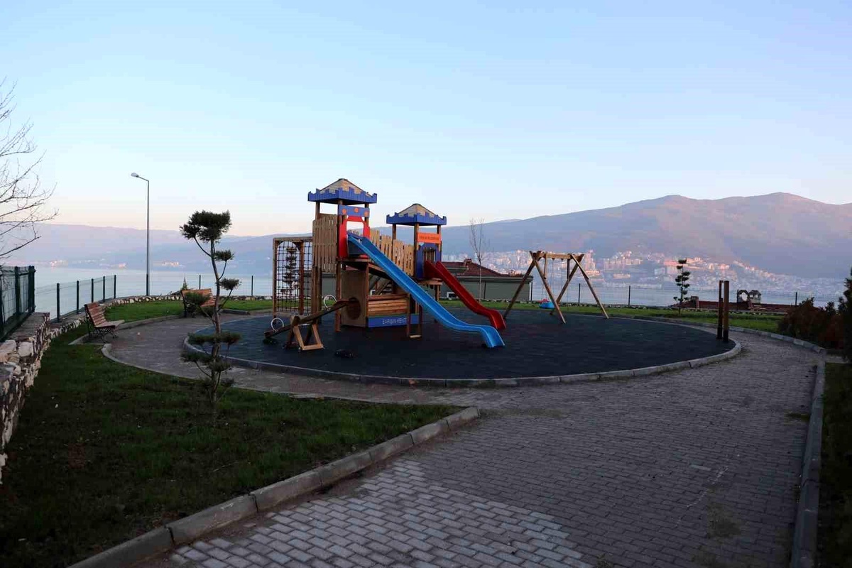 Gemlik Belediyesi, Ata Mahallesi\'ne Yatırımlarla Çocuklara ve Gençlere Hizmet Veriyor