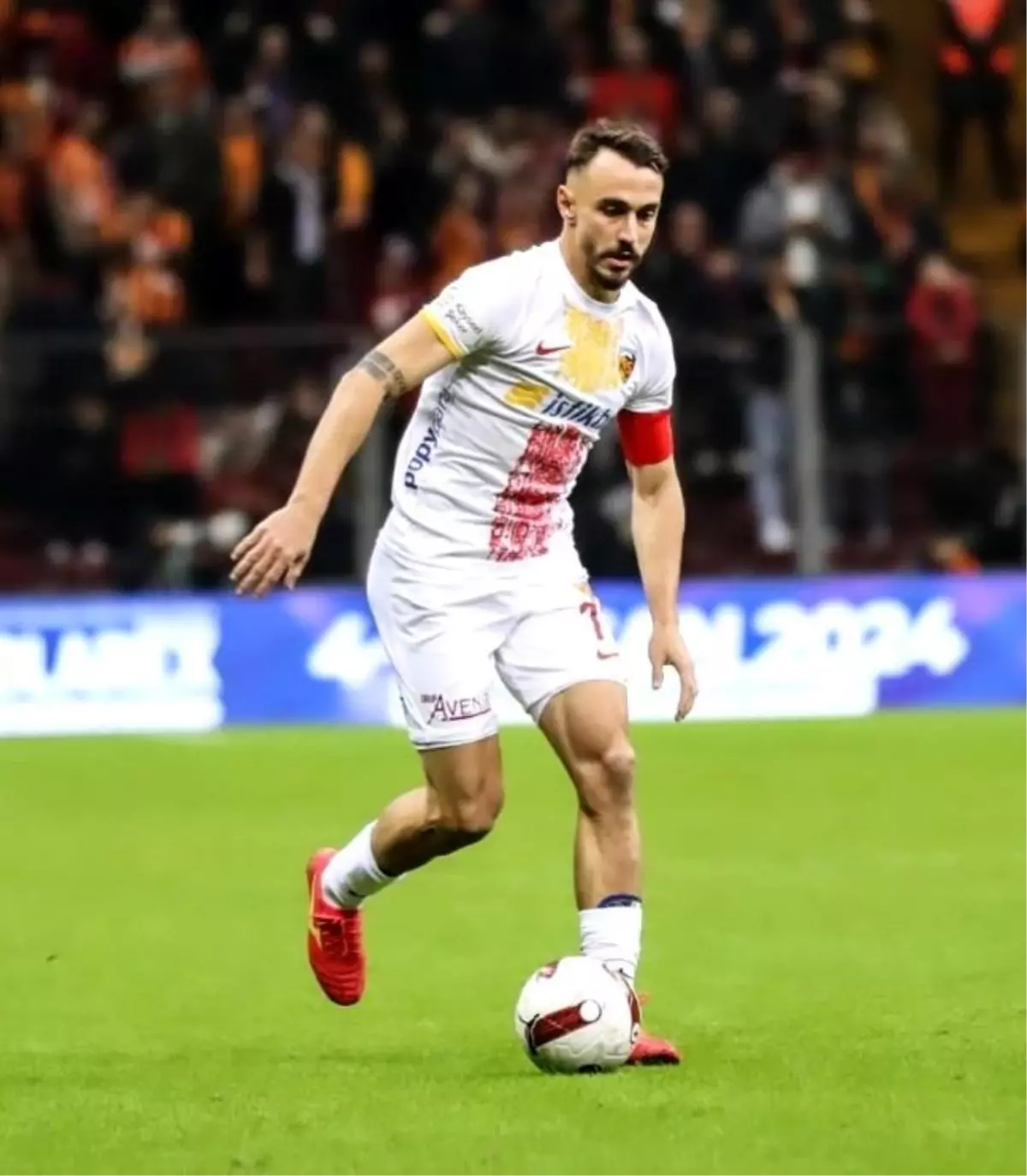 Kayserispor Kaptanı Gökhan Sazdağı, Galatasaray Maçında Sarı Kart Gördü