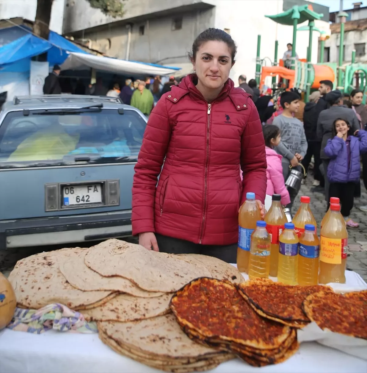 Hatay\'da Ev Hanımlarının Düzenlediği Kermes Aile Ekonomisine Katkı Sağlıyor