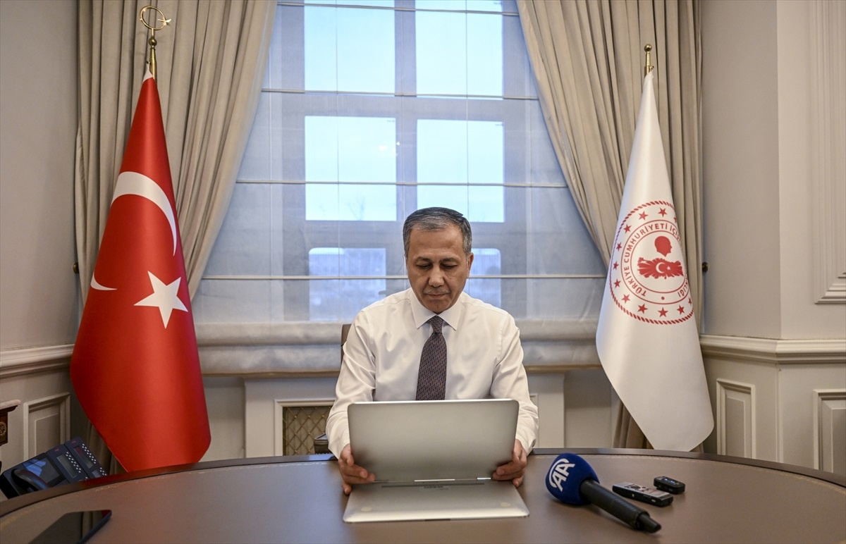 İçişleri Bakanı Ali Yerlikaya, AA\'nın \'Yılın Kareleri\' oylamasına katıldı
