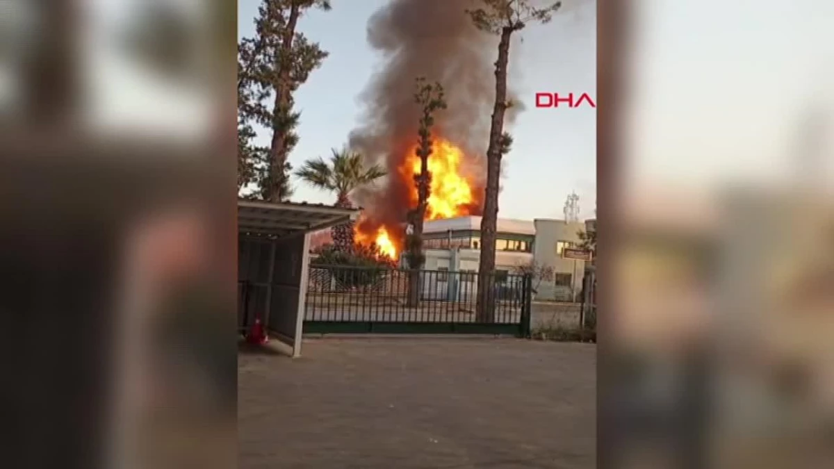 İzmir\'deki Parfüm Fabrikasında Yangın: 1 Ölü, 3 Yaralı