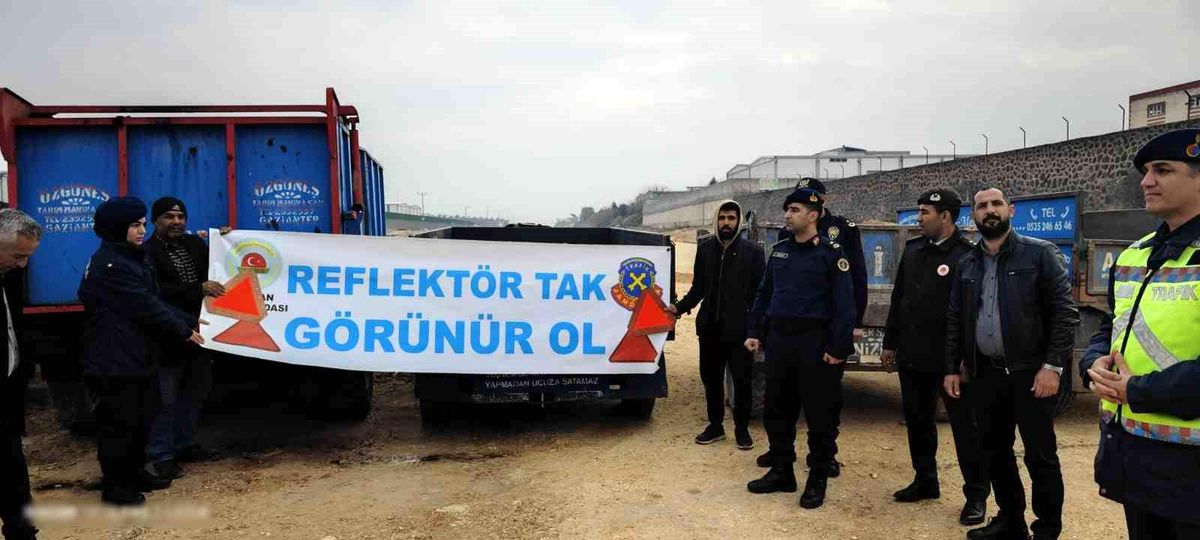 Gaziantep\'te Jandarma Ekipleri 68 Traktör Sürücüsüne Güvenli Tarım Eğitimi Verdi
