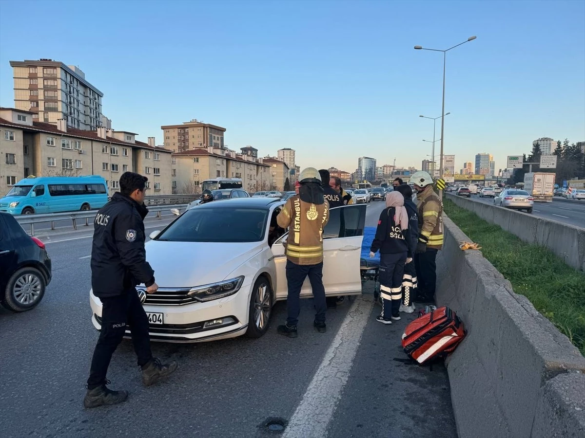 Kadıköy\'de Alkollü Sürücü Trafik Yoğunluğuna Neden Oldu
