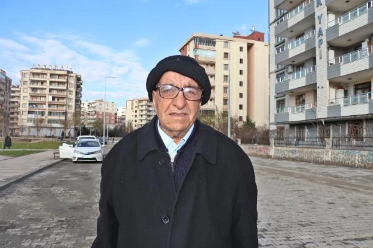 Diyarbakır\'da yol genişletme çalışması sırasında kaldırım daraltıldı