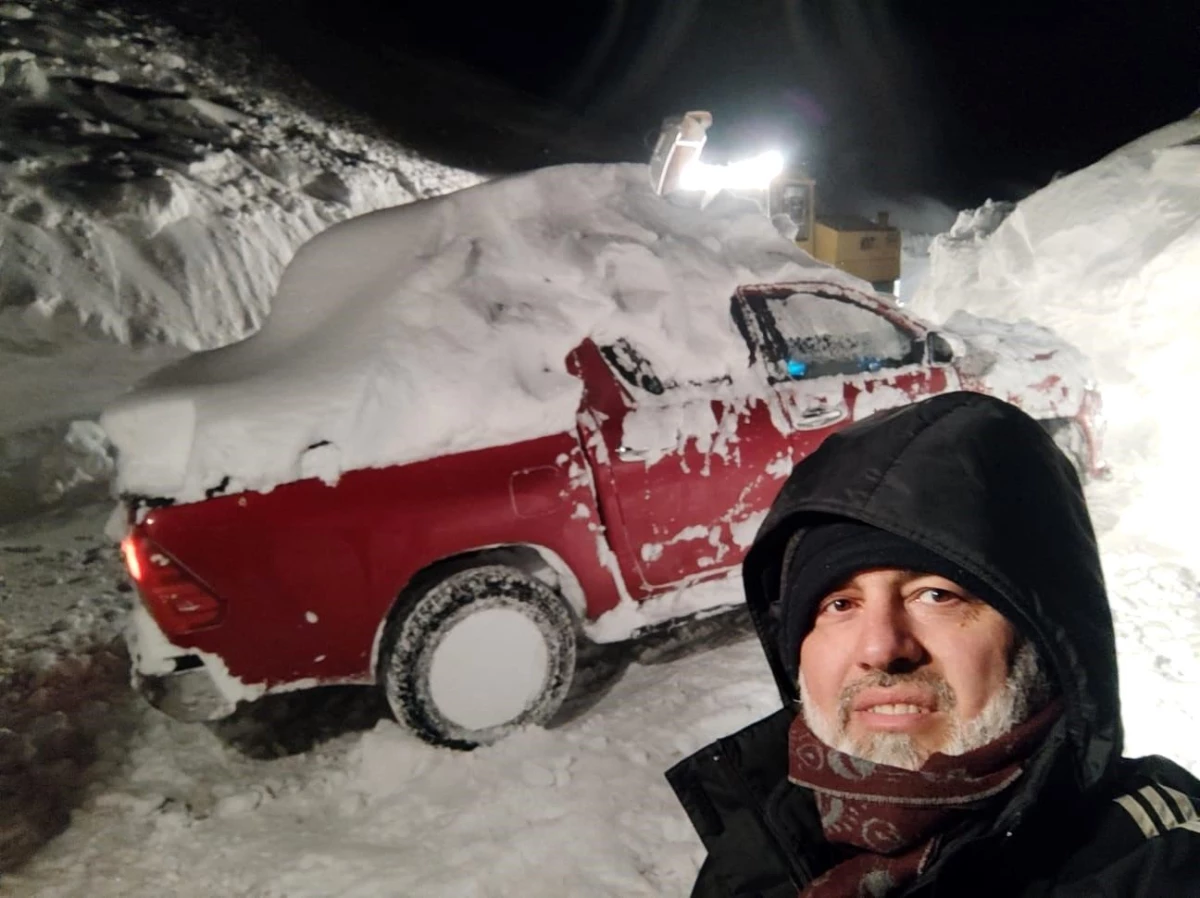 Artvin\'in Borçka ilçesinde kar altında kaybolan operatörün aracı 4 günde bulundu