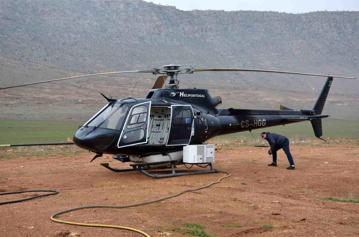 Batman\'da TEİAŞ Ekipleri Helikopterle Arızalara Müdahale Ediyor
