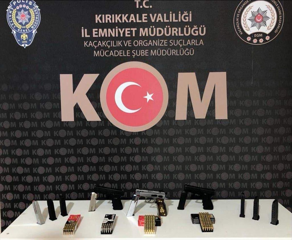 Kırıkkale\'de Ruhsatsız Silah Operasyonu: 3 Tabanca ve 160 Fişek Ele Geçirildi