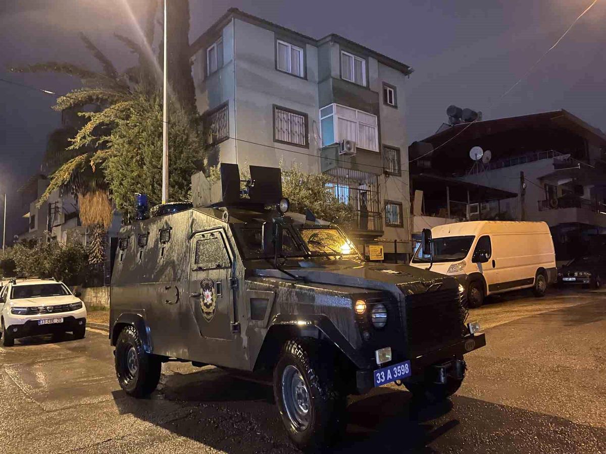 Mersin\'de Uyuşturucu Operasyonu: 54 Şüpheli Yakalandı