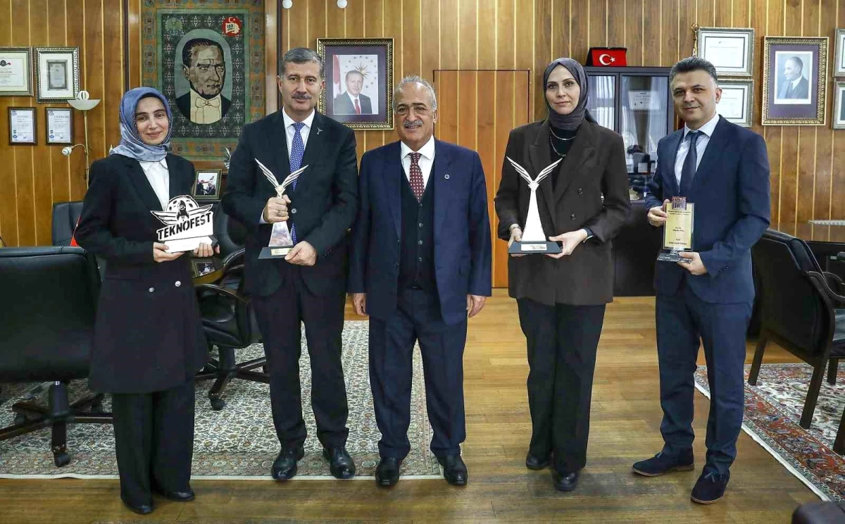 Atatürk Üniversitesi, akademisyenlerinin kazandığı ödüllerle geleceğini güçlendiriyor