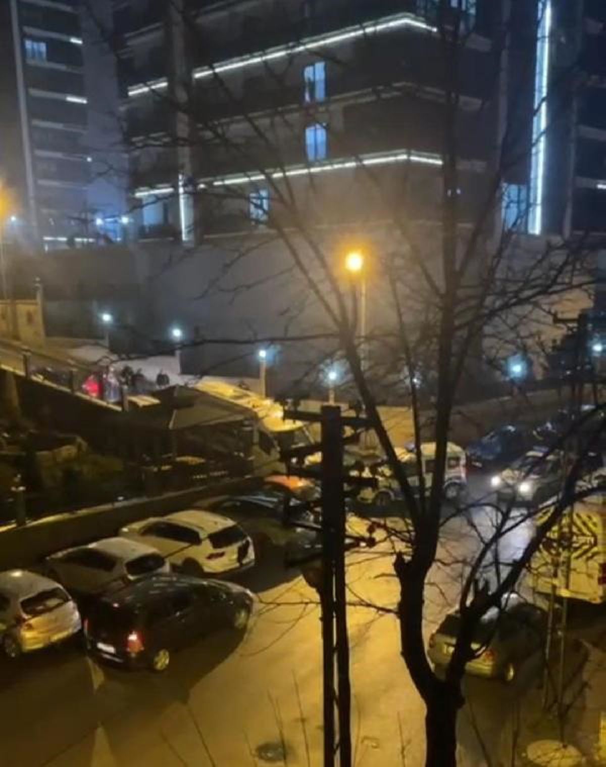 Ankara\'da park halindeki otomobilde baba ve oğlu silahlı saldırıya uğradı