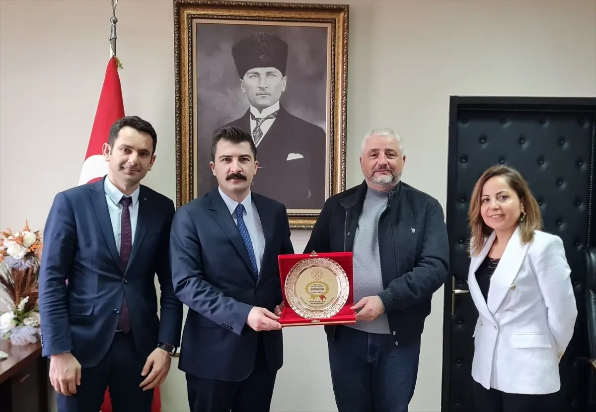 Tokat\'ın Pazar ilçesinde vergi rekortmeni iş insanı plaketle ödüllendirildi