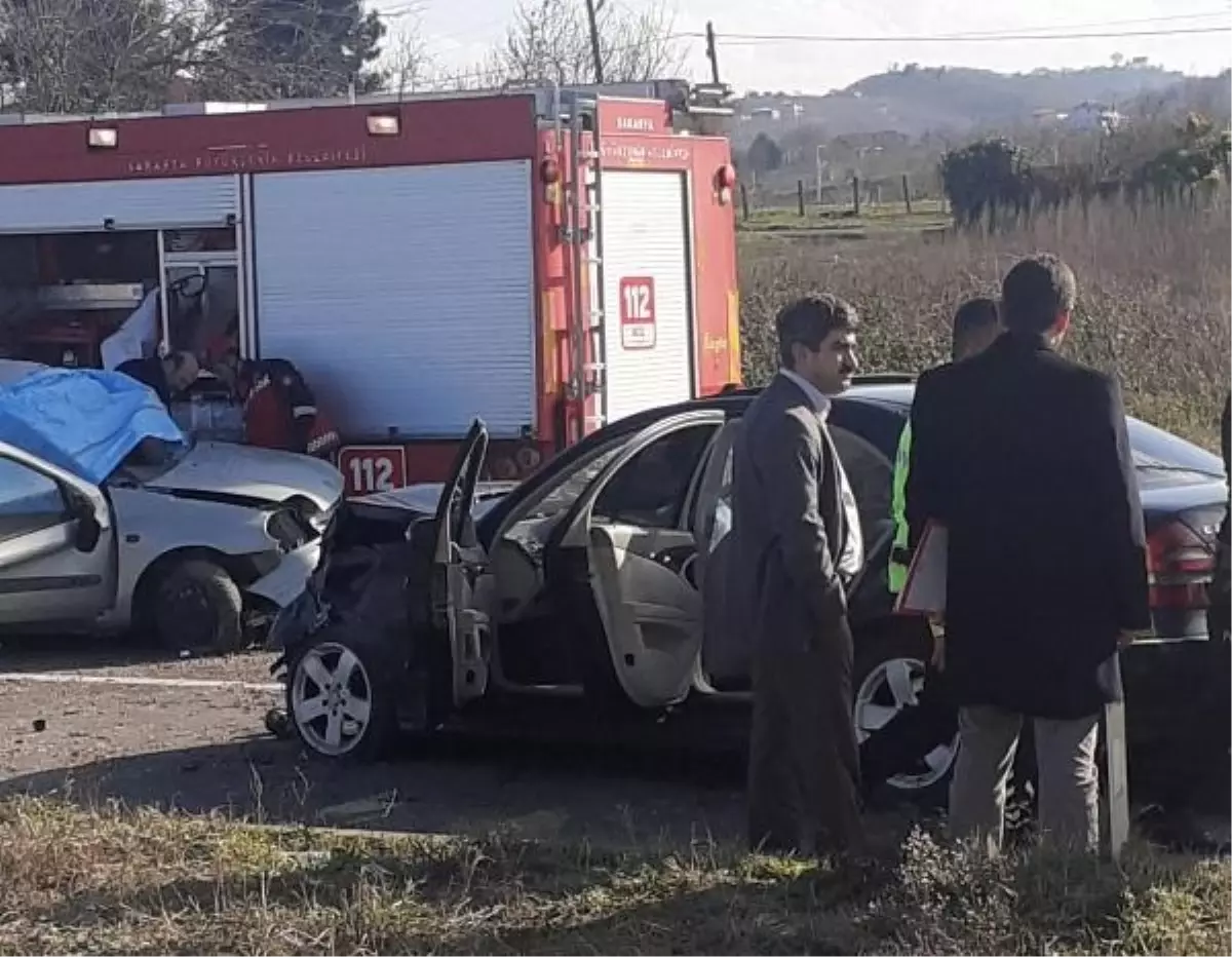 Kocaali\'de kafa kafaya çarpışan otomobillerde 1 ölü, 2 yaralı