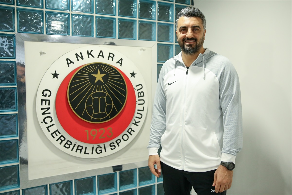 Gençlerbirliği Teknik Direktörü Sinan Kaloğlu: Camianın birlik ve beraberlik içinde hareket etmesi gerekiyor