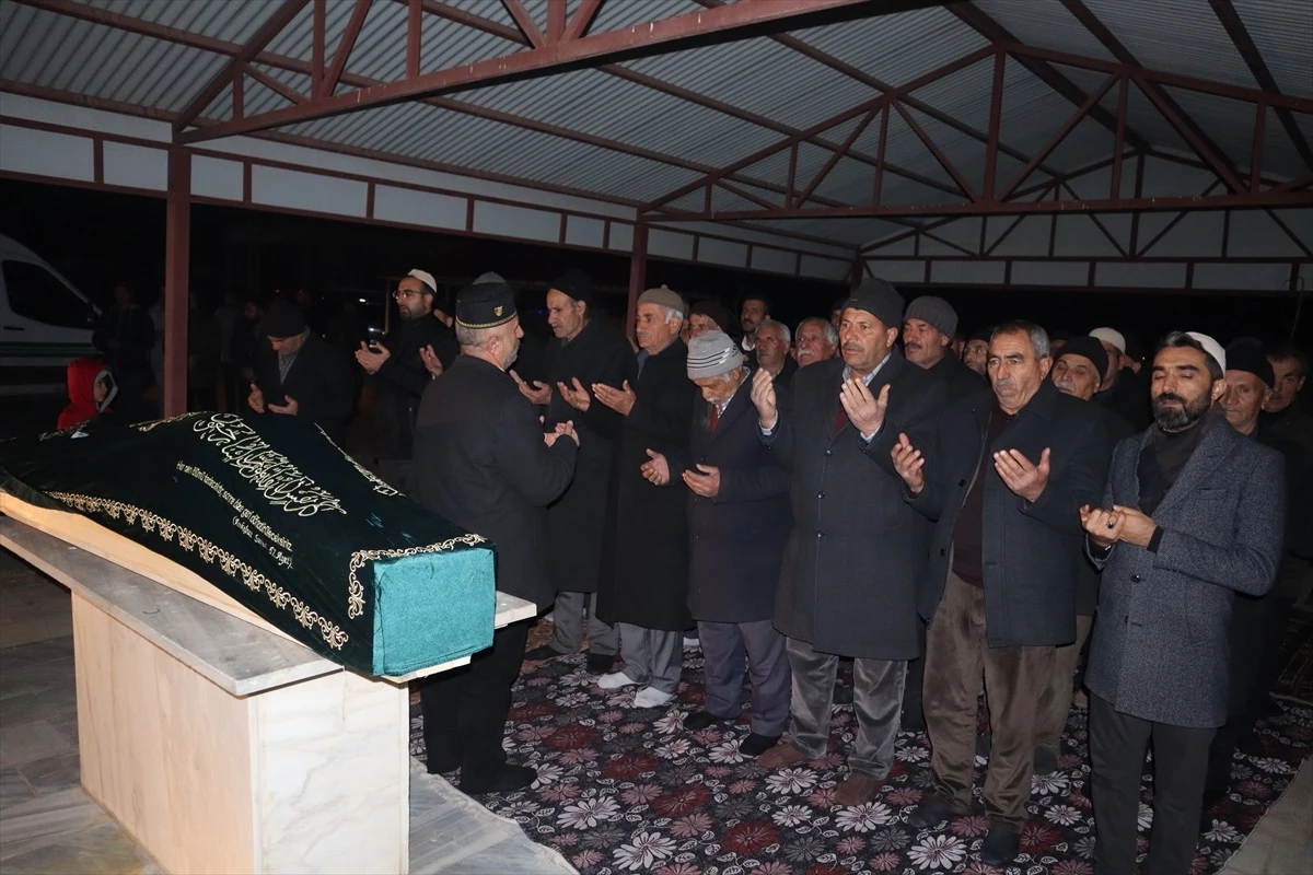 Sultanbeyli\'de yangında hayatını kaybeden işçinin cenazesi Iğdır\'da defnedildi