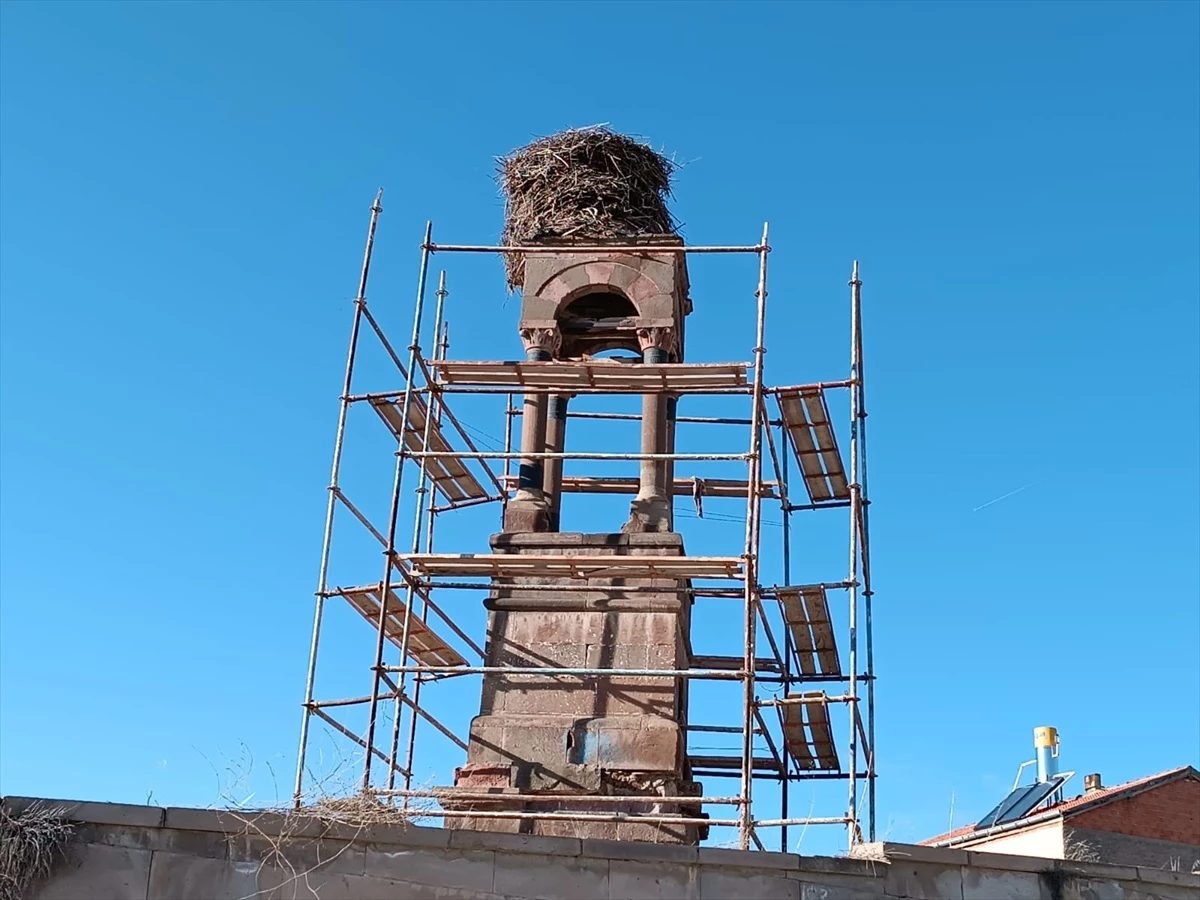Kayseri\'deki tarihi çan kulesi leylekler için restore ediliyor