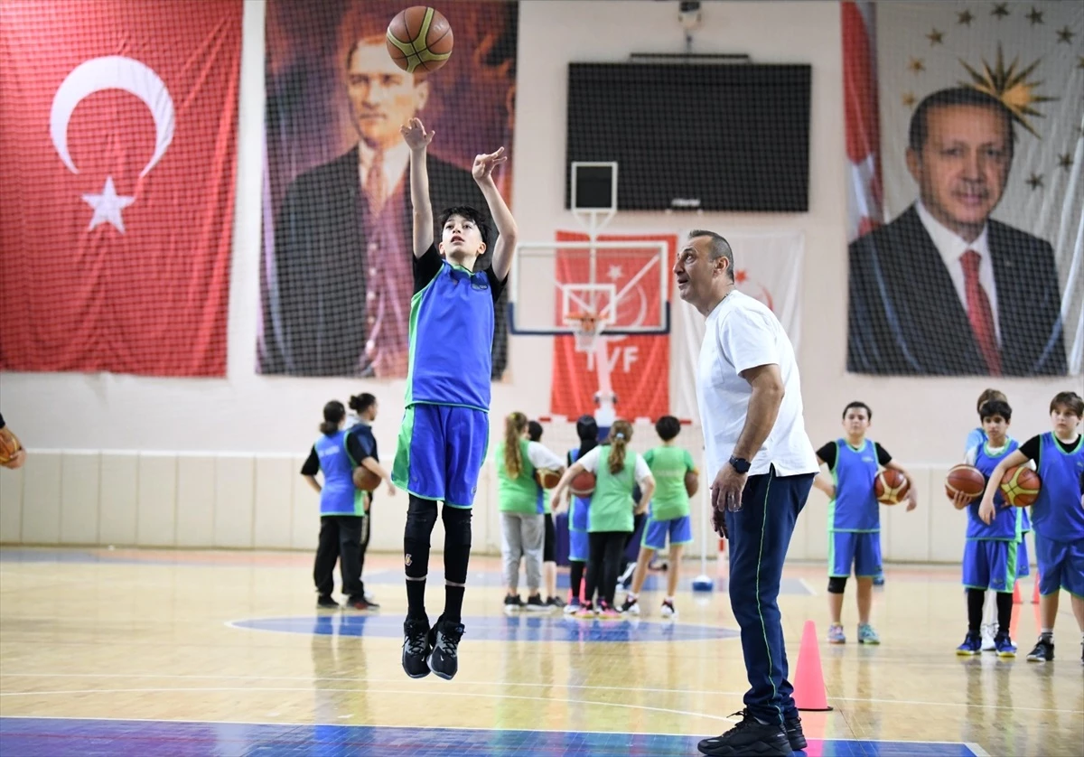 TOFAŞ, Samsun\'da genç yetenekleri keşfetmek için basketbol kampı düzenledi