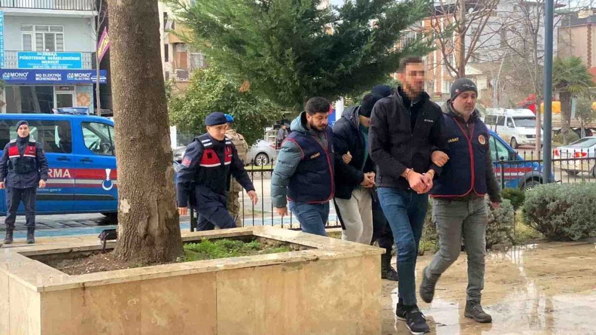 Tokat\'ın Erbaa ilçesinde uyuşturucu operasyonu: 3 kişi tutuklandı