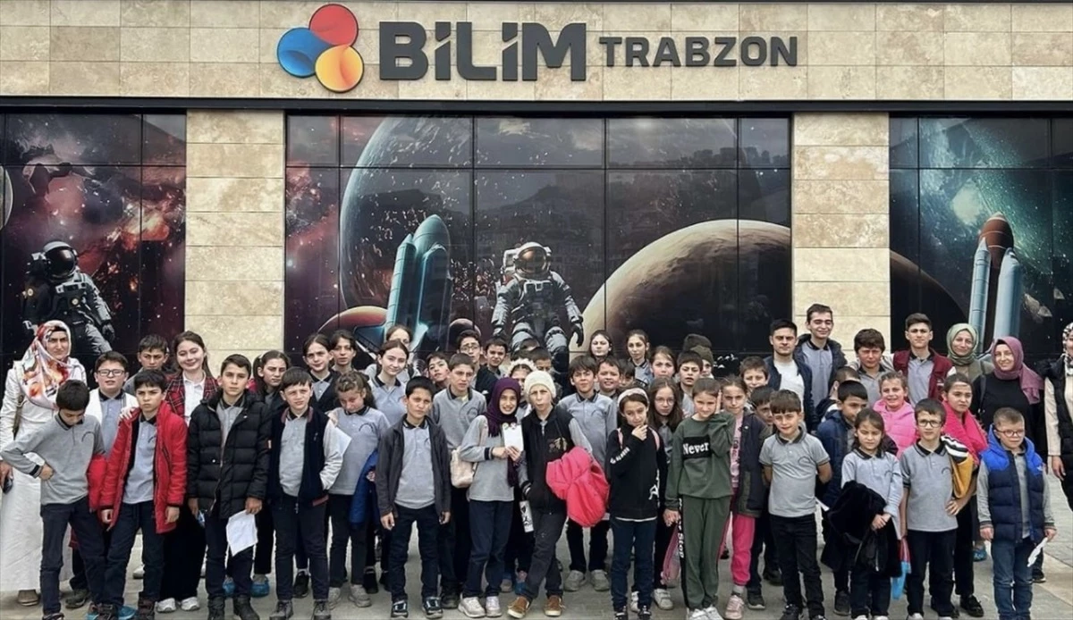 Trabzon\'daki Özdemir Bayraktar Planetaryum ve Bilim Merkezi\'ni 11 Bin 914 Öğrenci Ziyaret Etti