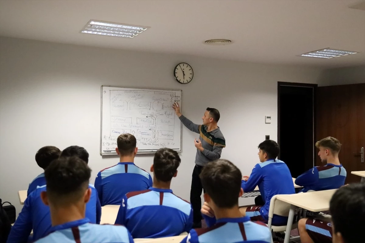 Trabzonspor Özkan Sümer Futbol Akademisi Genç Futbolcuları Geleceğe Hazırlıyor