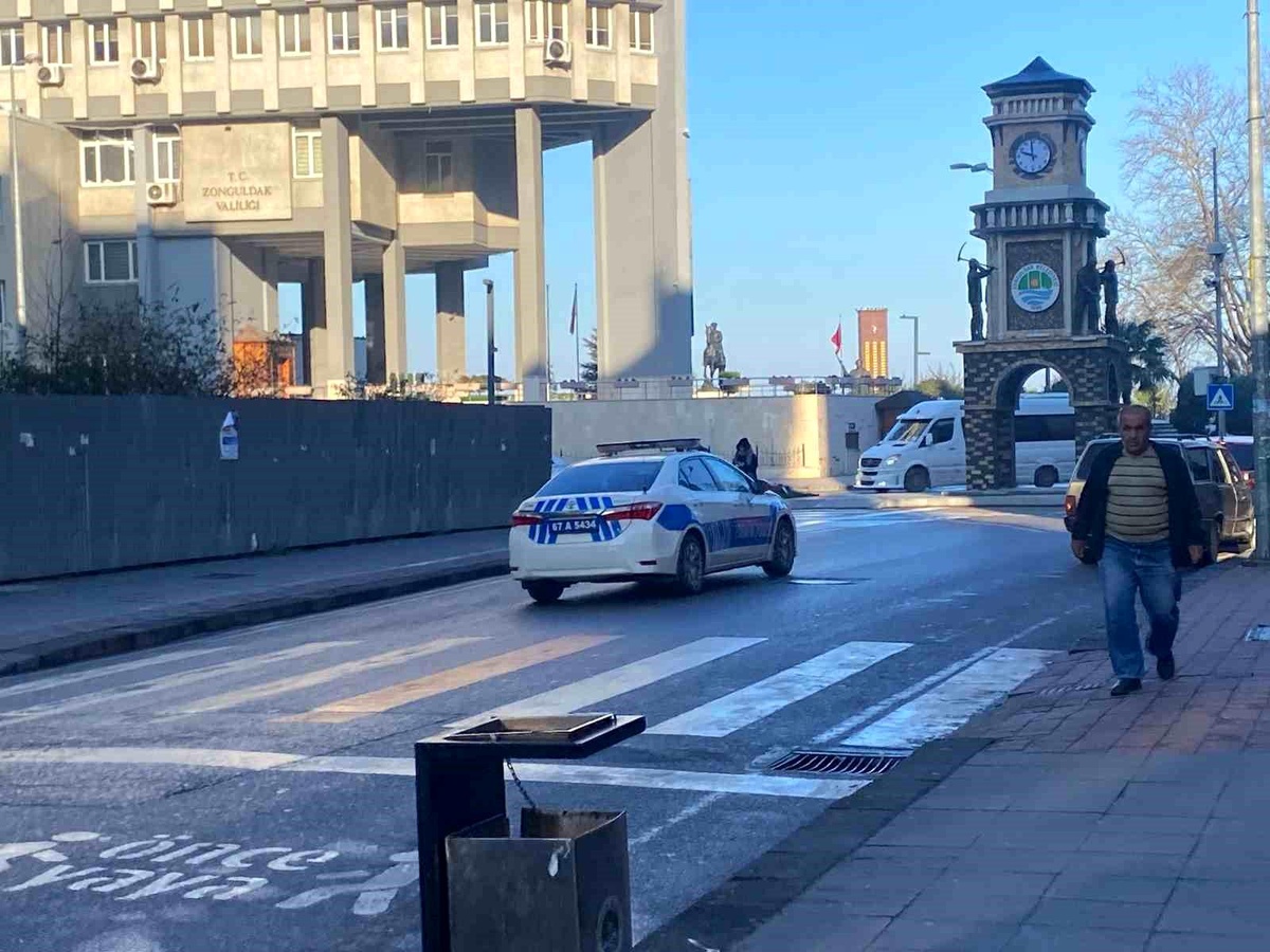 Zonguldak\'ta trafik ekipleri gelişigüzel parklara geçit vermedi