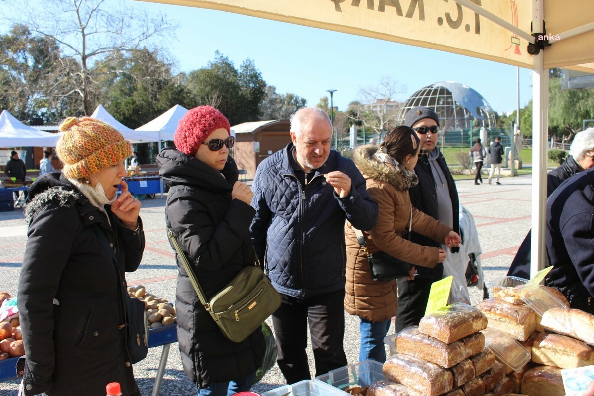 Karşıyaka Belediyesi Yerel Üretici Buluşması\'nda Üretici ve Tüketici Memnun