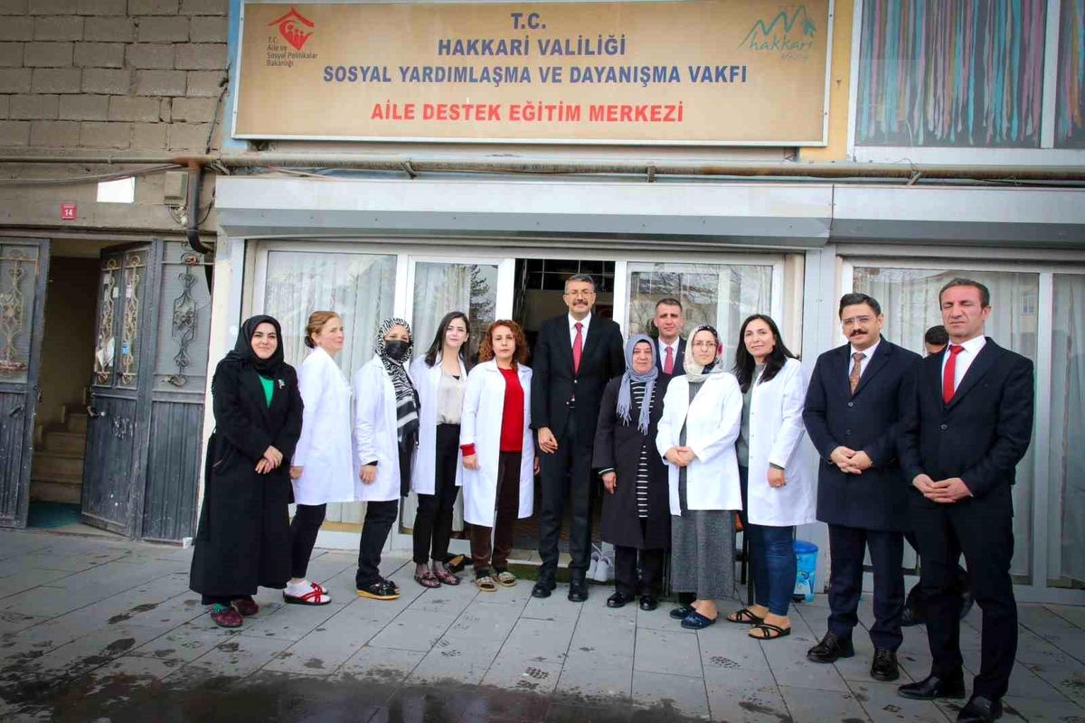 Hakkari Valisi Ali Çelik, ADEM kursiyerleriyle buluştu