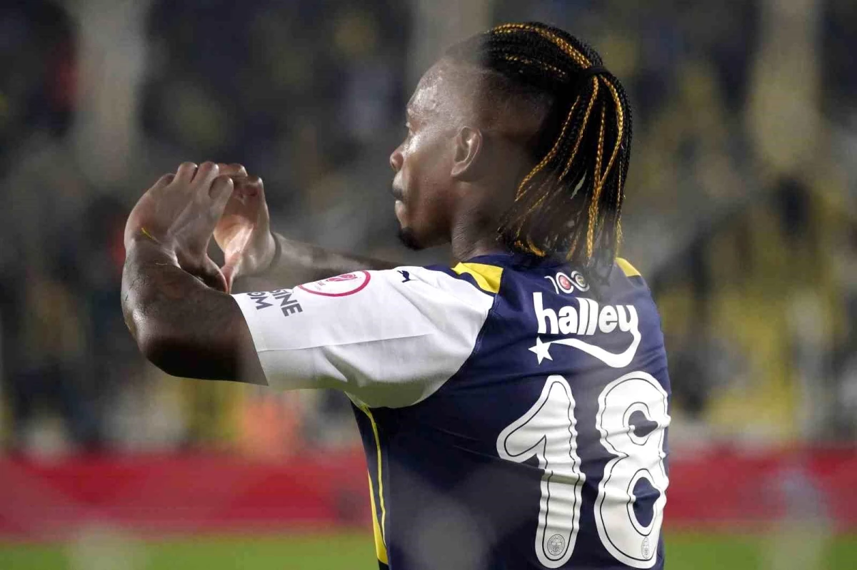 Fenerbahçe, Adanaspor\'u 2-0 mağlup etti