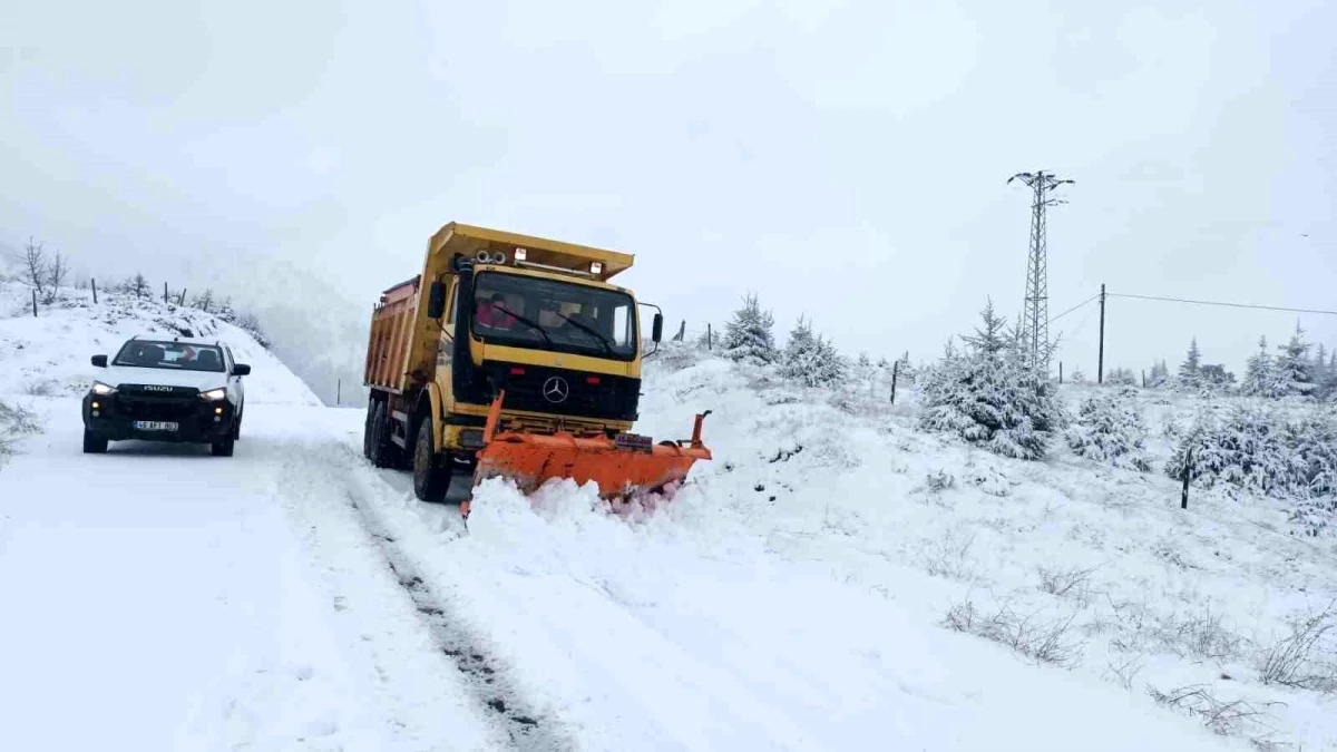 Kahramanmaraş Büyükşehir Belediyesi Kar Küreme Çalışmalarını Sürdürüyor