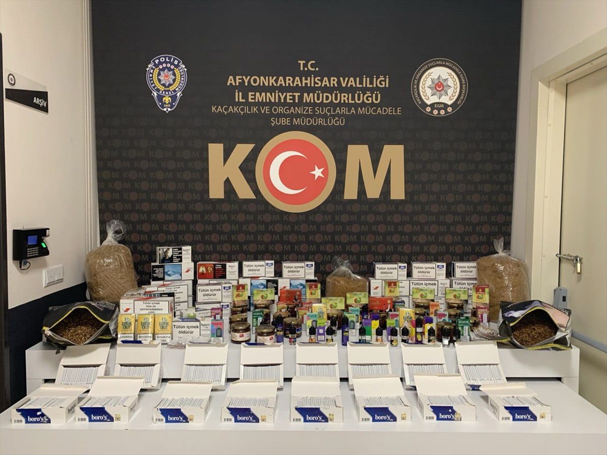 Afyonkarahisar\'da 8 Bin Boş ve 3 Bin 600 İçi Doldurulmuş Makaron Ele Geçirildi