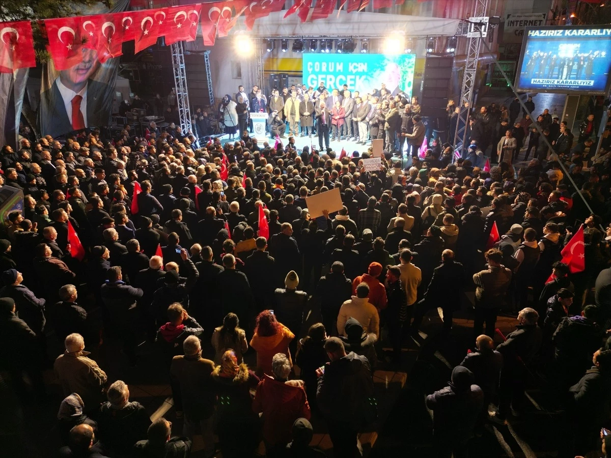 AK Parti\'nin Çorum Belediye Başkan Adayı Halil İbrahim Aşgın, kalabalık bir grup tarafından karşılandı