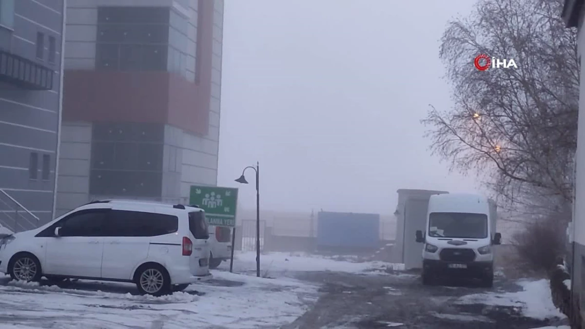Ardahan\'da yoğun sis: Görüş mesafesini 20 metreye düştü