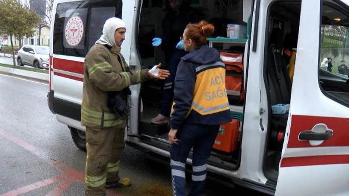 Ataşehir\'de İnşaat Şantiyesinde Yangın: 4 Konteyner Kullanılamaz Hale Geldi