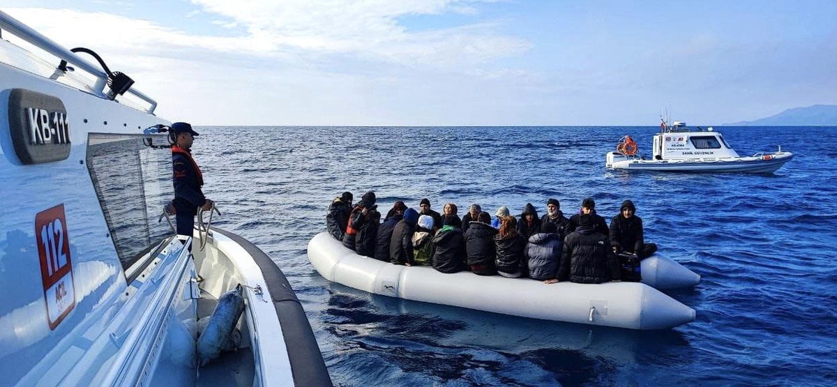 Çanakkale\'de Sahil Güvenlik ekipleri tarafından 37 kaçak göçmen yakalandı