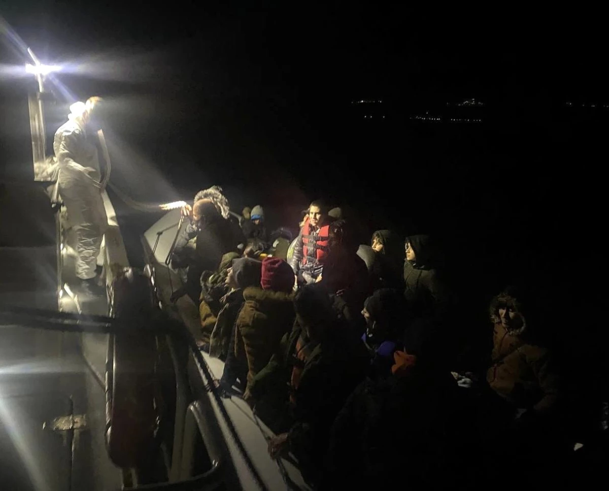 Çanakkale\'de 38 kaçak göçmen Sahil Güvenlik tarafından kurtarıldı