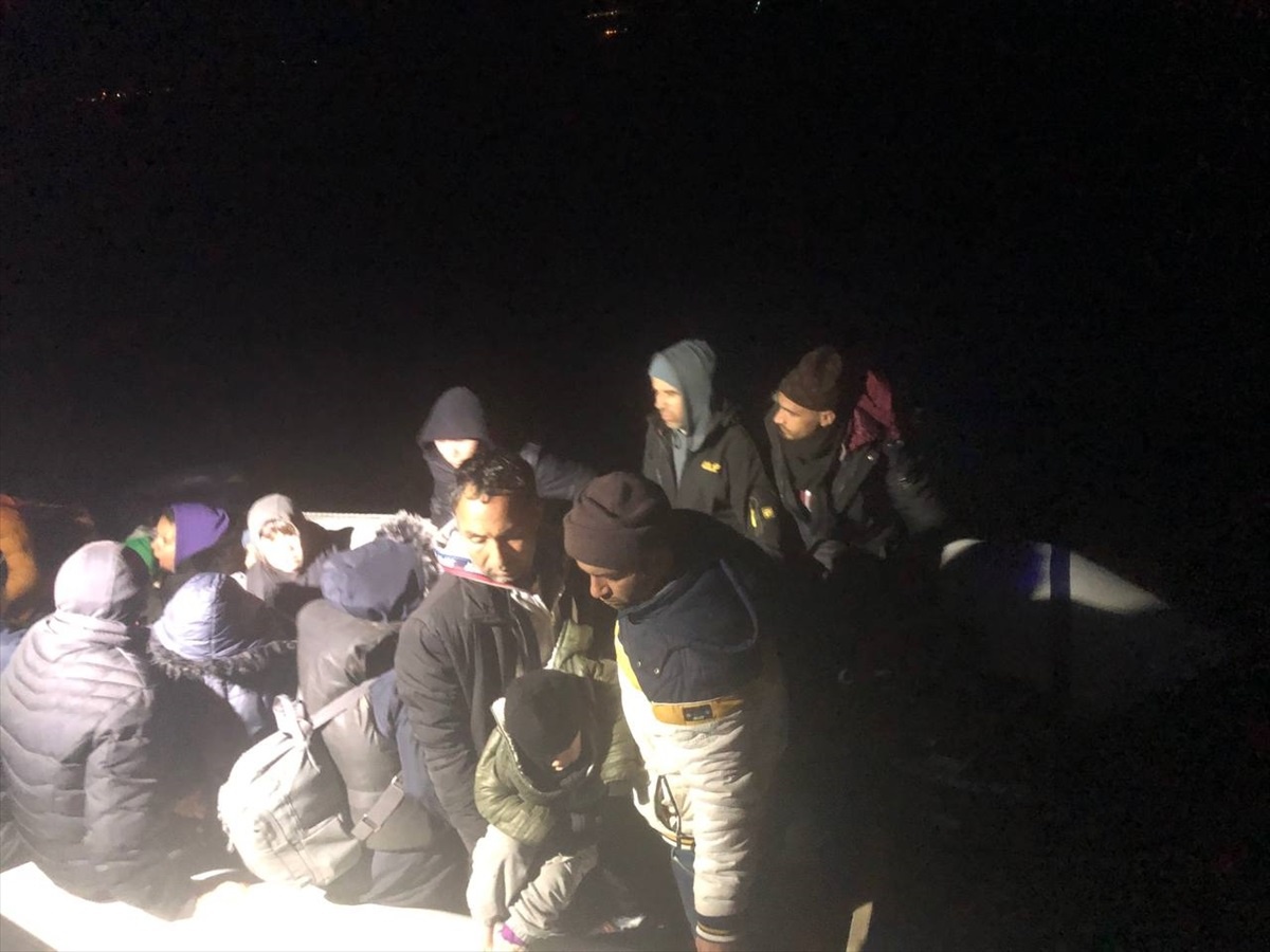 Balıkesir Ayvalık açıklarında 79 düzensiz göçmen kurtarıldı