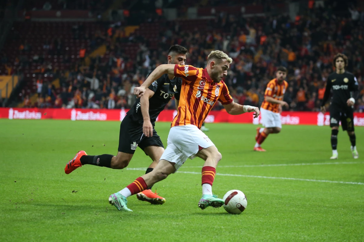 Galatasaray\'ın yıldızı 10 dakikada hem kendi kalesine hem de rakip kaleye gol attı
