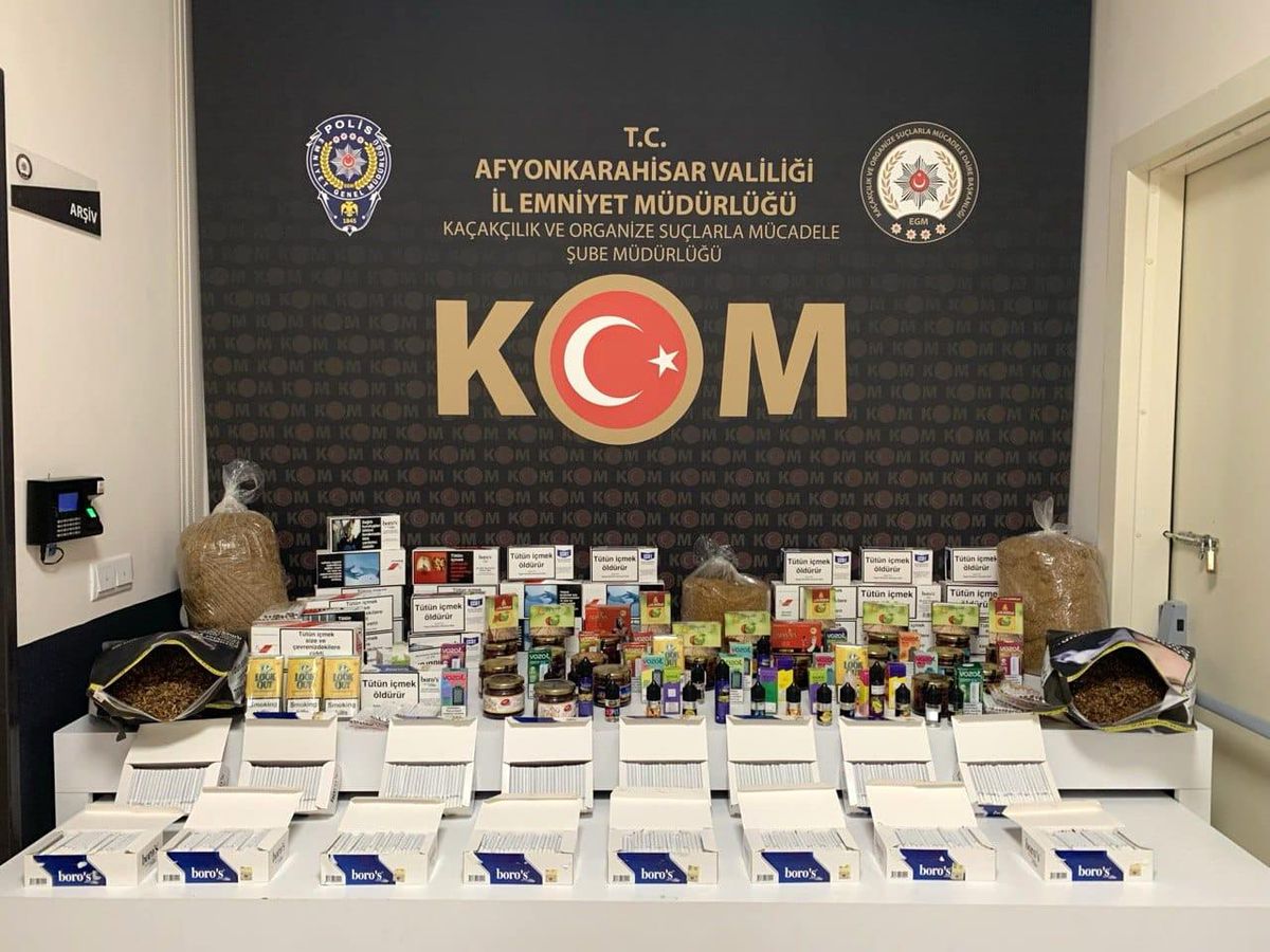 Afyonkarahisar\'da Binlerce Makaron ve Elektronik Sigara Ele Geçirildi