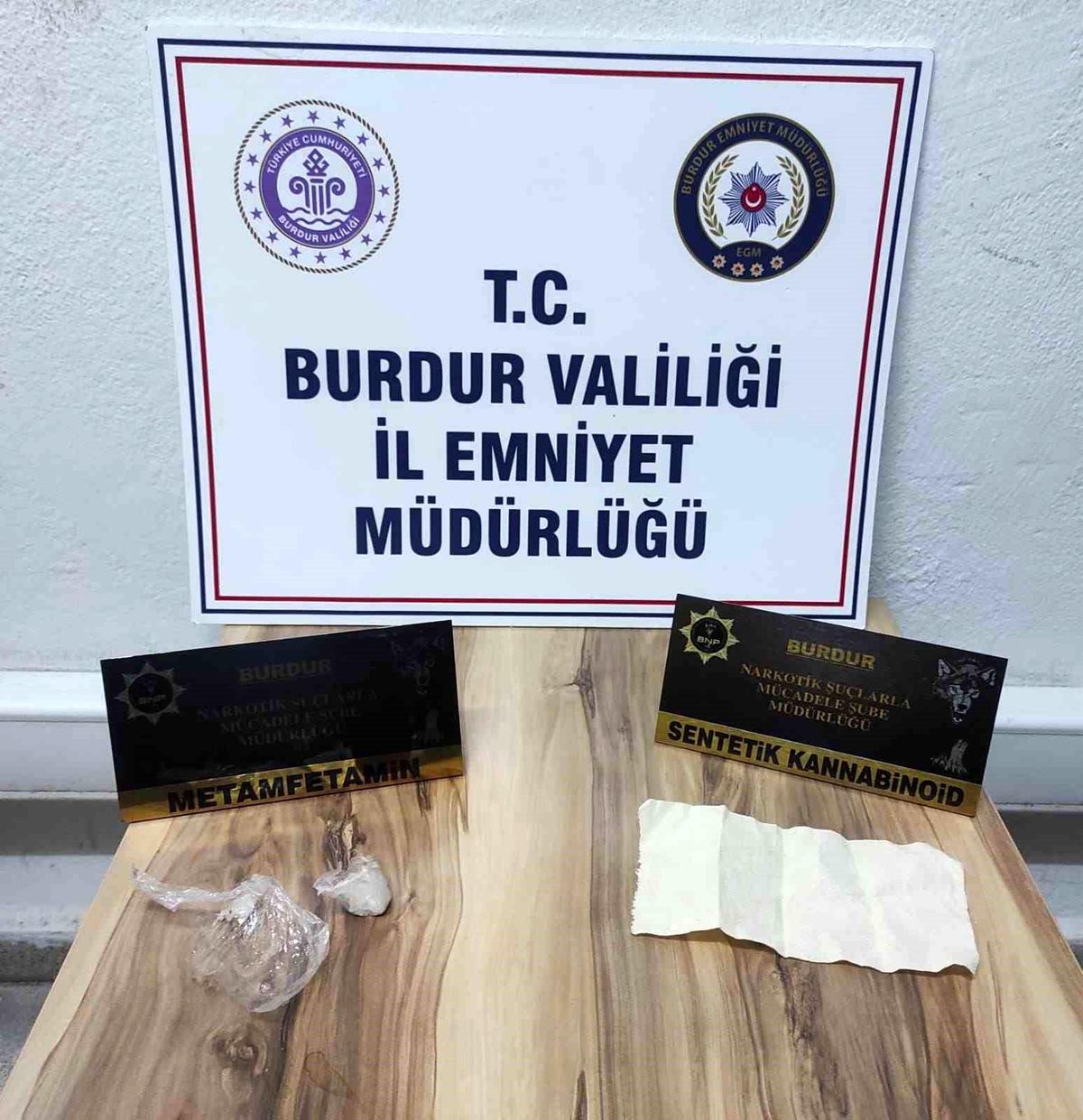 Burdur\'da durdurulan araçlarda uyuşturucu madde bulundu, 2 şahıs tutuklandı