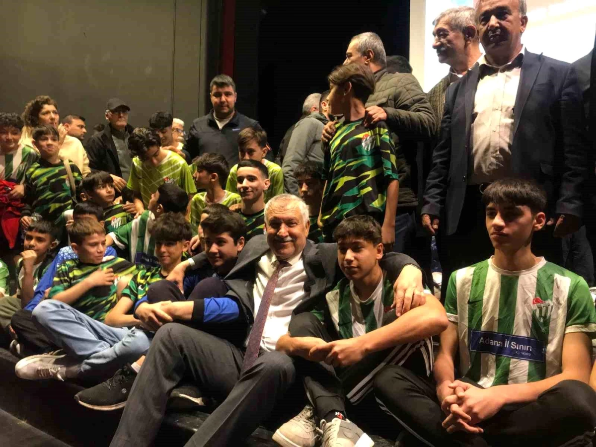 Adana Büyükşehir Belediyesi, 800 okul ve amatör spor kulüplerine spor malzemesi yardımında bulundu