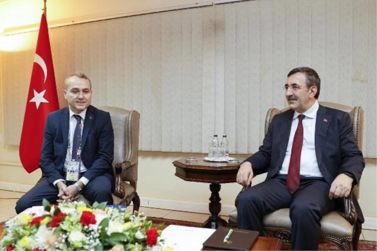 Cevdet Yılmaz, Uganda Başbakanı ve Türk Toplumu Temsilcileri ile görüştü